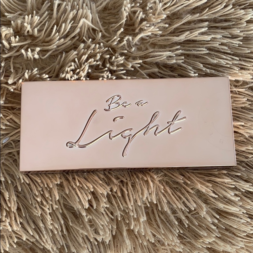 Becca Cosmetics ‘Be a Light’ palette
